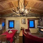 Шале Chez Louis - Alpine Charm With Mont Blanc View & Access Курмайор