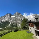 Domek alpejski Chez Louis - Alpine Charm With Mont Blanc View & Access