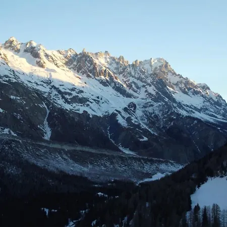 Chez Louis - Alpine Charm With Mont Blanc View & Access Chalet